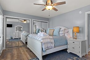 Barefoot West 3 Bedroom Duplex by RedAwning