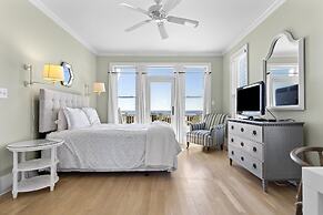 Shearwater 4 Bedroom Home by RedAwning