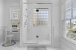 Shearwater 4 Bedroom Home by RedAwning