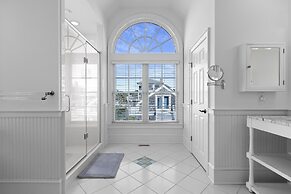 Shearwater 4 Bedroom Home by RedAwning