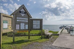 Sunset Bay Retreat 4 Bedroom Home by RedAwning