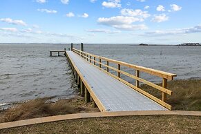 Sunset Bay Retreat 4 Bedroom Home by RedAwning