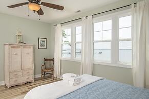 Sunset Bay Retreat 4 Bedroom Home by RedAwning