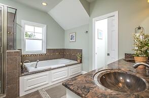 Sunset Bay Retreat 4 Bedroom Home by RedAwning