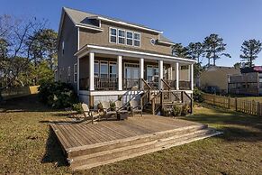 Sunset Bay Retreat 4 Bedroom Home by RedAwning