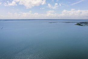 Sunset Bay Retreat 4 Bedroom Home by RedAwning