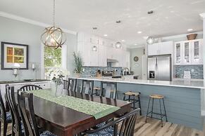 Sunset Bay Retreat 4 Bedroom Home by RedAwning