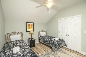 Sunset Bay Retreat 4 Bedroom Home by RedAwning