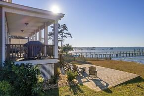 Sunset Bay Retreat 4 Bedroom Home by RedAwning