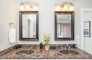 Sunset Bay Retreat 4 Bedroom Home by RedAwning