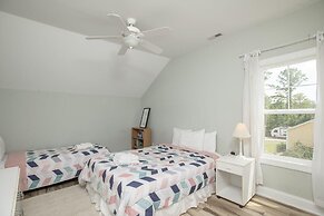 Sunset Bay Retreat 4 Bedroom Home by RedAwning