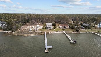 Sunset Bay Retreat 4 Bedroom Home by RedAwning