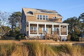 Sunset Bay Retreat 4 Bedroom Home by RedAwning