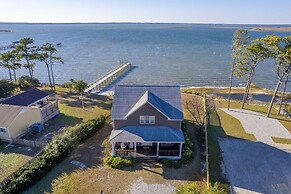 Sunset Bay Retreat 4 Bedroom Home by RedAwning