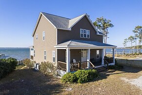 Sunset Bay Retreat 4 Bedroom Home by RedAwning