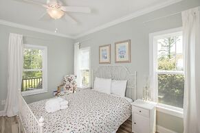 Sunset Bay Retreat 4 Bedroom Home by RedAwning