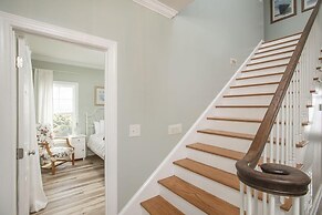 Sunset Bay Retreat 4 Bedroom Home by RedAwning