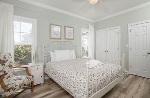 Sunset Bay Retreat 4 Bedroom Home by RedAwning