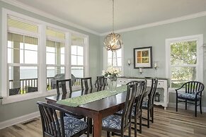 Sunset Bay Retreat 4 Bedroom Home by RedAwning