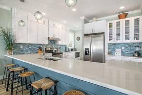 Sunset Bay Retreat 4 Bedroom Home by RedAwning