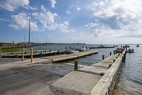 Sunset Bay Retreat 4 Bedroom Home by RedAwning