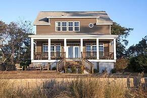 Sunset Bay Retreat 4 Bedroom Home by RedAwning