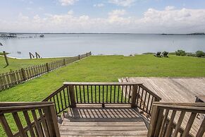 Sunset Bay Retreat 4 Bedroom Home by RedAwning