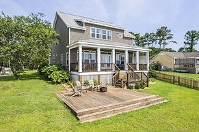 Sunset Bay Retreat 4 Bedroom Home by RedAwning