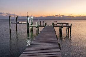 The Island House 5 Bedroom Home by RedAwning