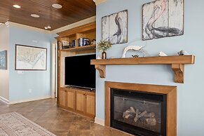 The Island House 5 Bedroom Home by RedAwning