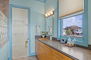 The Island House 5 Bedroom Home by RedAwning