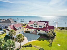 The Island House 5 Bedroom Home by RedAwning