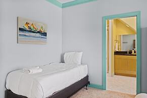 The Island House 5 Bedroom Home by RedAwning