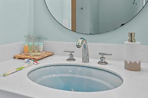 The Island House 5 Bedroom Home by RedAwning