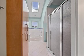 The Island House 5 Bedroom Home by RedAwning