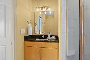 The Island House 5 Bedroom Home by RedAwning