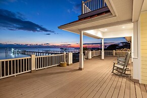 The Island House 5 Bedroom Home by RedAwning