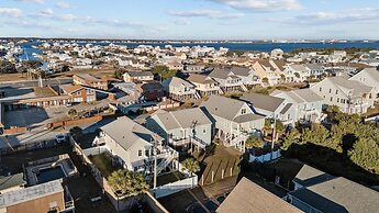 Night N Gale 4 Bedroom Home by RedAwning