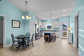 Night N Gale 4 Bedroom Home by RedAwning