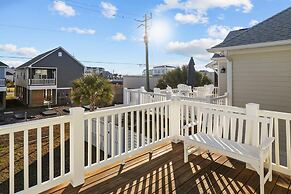 Night N Gale 4 Bedroom Home by RedAwning