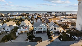 Night N Gale 4 Bedroom Home by RedAwning