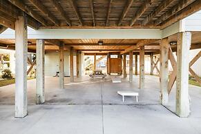 Night N Gale 4 Bedroom Home by RedAwning