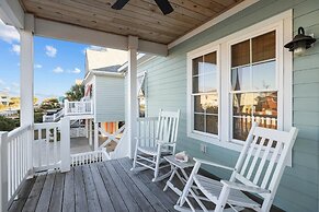 Night N Gale 4 Bedroom Home by RedAwning