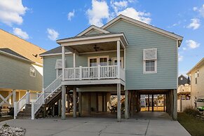 Night N Gale 4 Bedroom Home by RedAwning