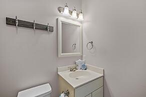 Night N Gale 4 Bedroom Home by RedAwning