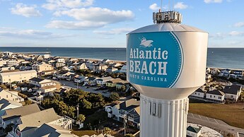 Night N Gale 4 Bedroom Home by RedAwning