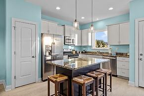 Night N Gale 4 Bedroom Home by RedAwning