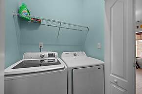 Night N Gale 4 Bedroom Home by RedAwning