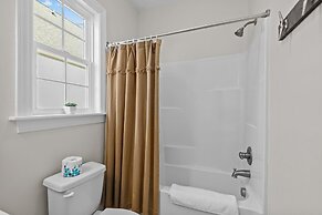 Night N Gale 4 Bedroom Home by RedAwning