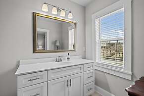 Conch's Point Cottage 2 Bedroom Home by RedAwning